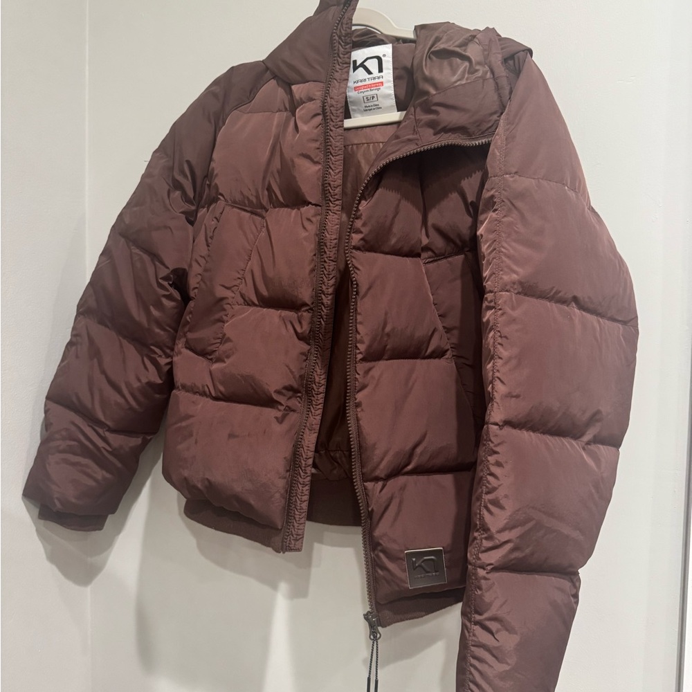 Down puffy jacket